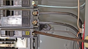 Cómo agregar un circuito a un panel eléctrico 6