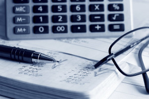 Crée su propio presupuesto para negocios de construcción.