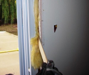Cambiar una ventana en 5 pasos: 5- Rellene los espacios con aislante
