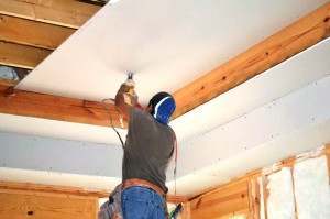 Haga recortes para las cavidades y las huecos mientras las hojas están flojas