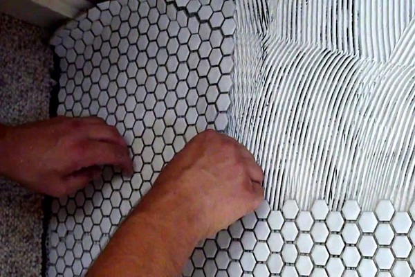 10 pasos para instalar baldosas de mosaicos