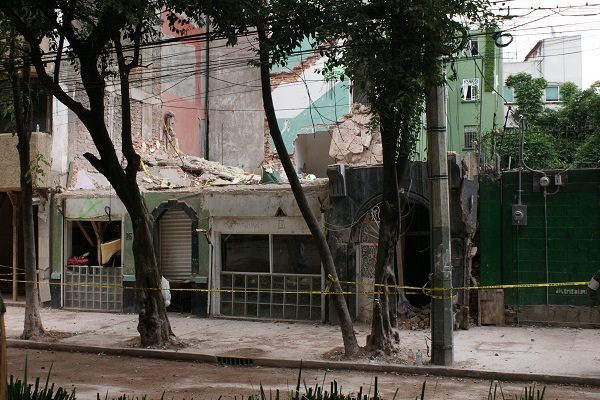 . Se estima que el 9 por ciento de los edificios dañados deben ser reparados antes de volver a ser habitados, mientras que el otro 4 por ciento han sido declarados inhabitables hasta nuevas revisiones. Fotografía: Marco Mendoza.