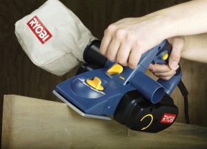 Cómo usar una cepilladora eléctrica para madera Ryobi-300x217.jpg